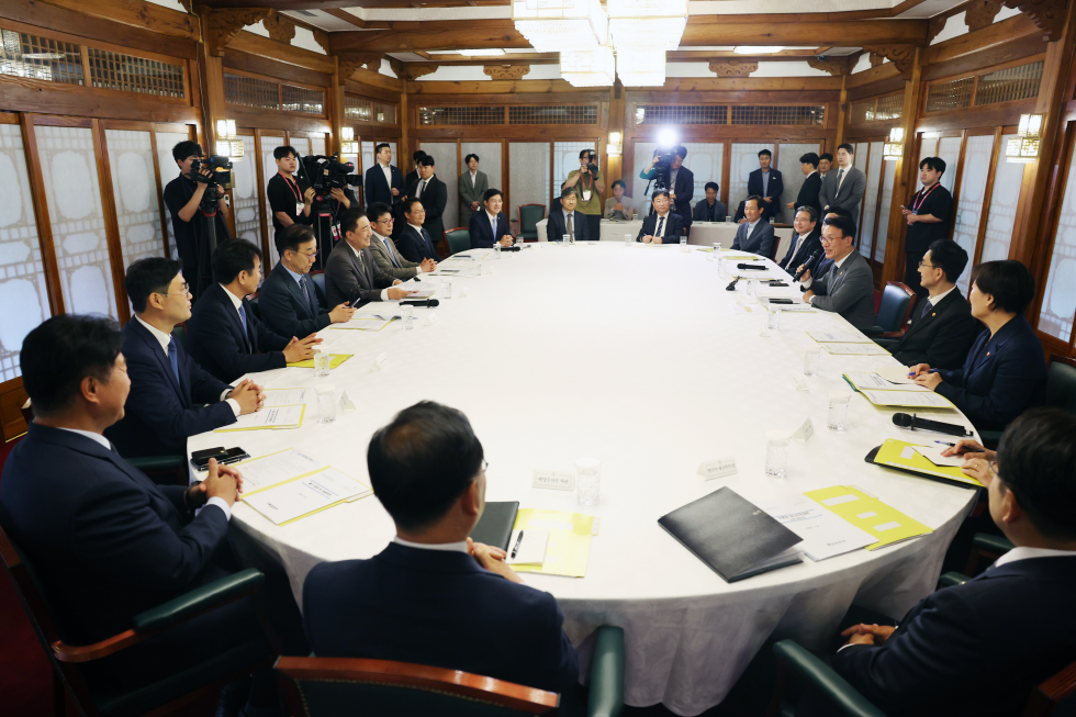Ruling party-gov't meeting