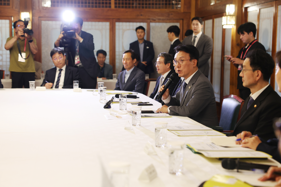 Ruling party-gov't meeting