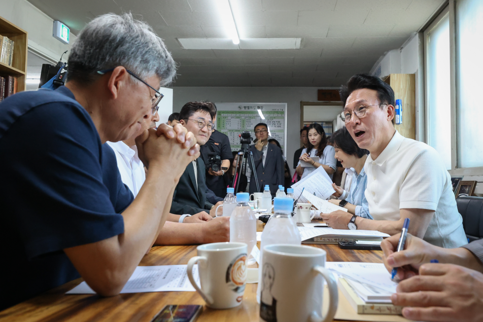 PM visits flophouse area
