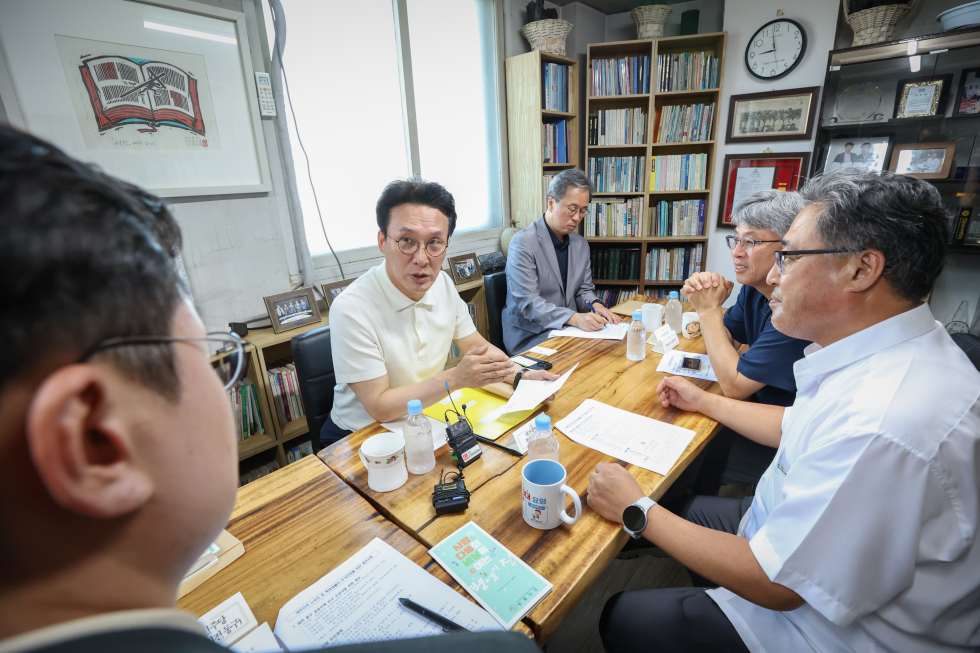 PM visits flophouse area