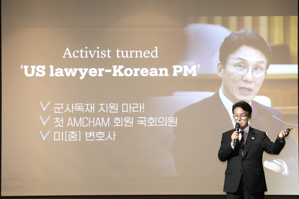 PM attends AMCHAM seminar