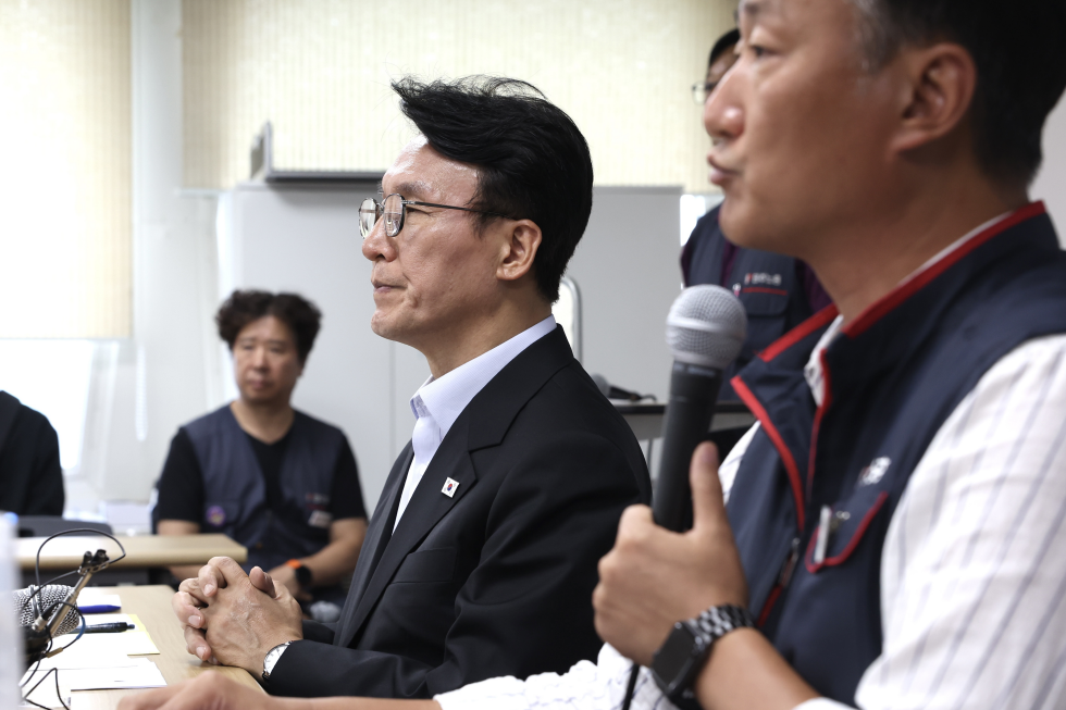 PM visits Korean Confederation of Trade Unions