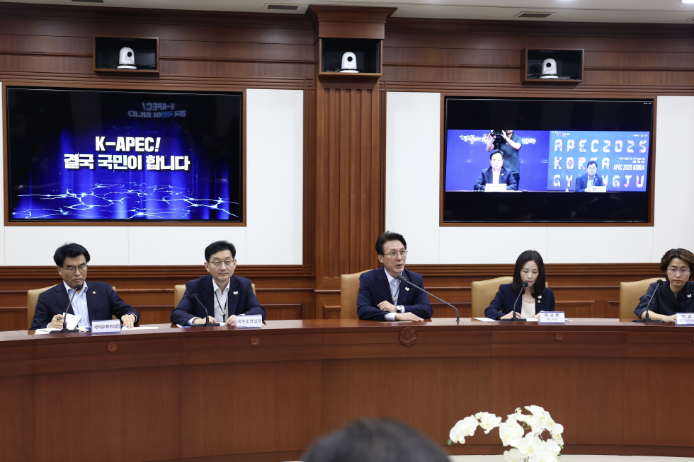APEC Summit comprehensive review meeting