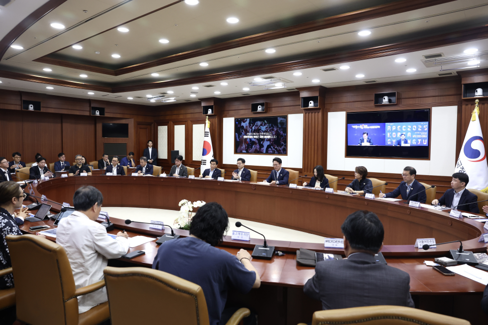 APEC Summit comprehensive review meeting