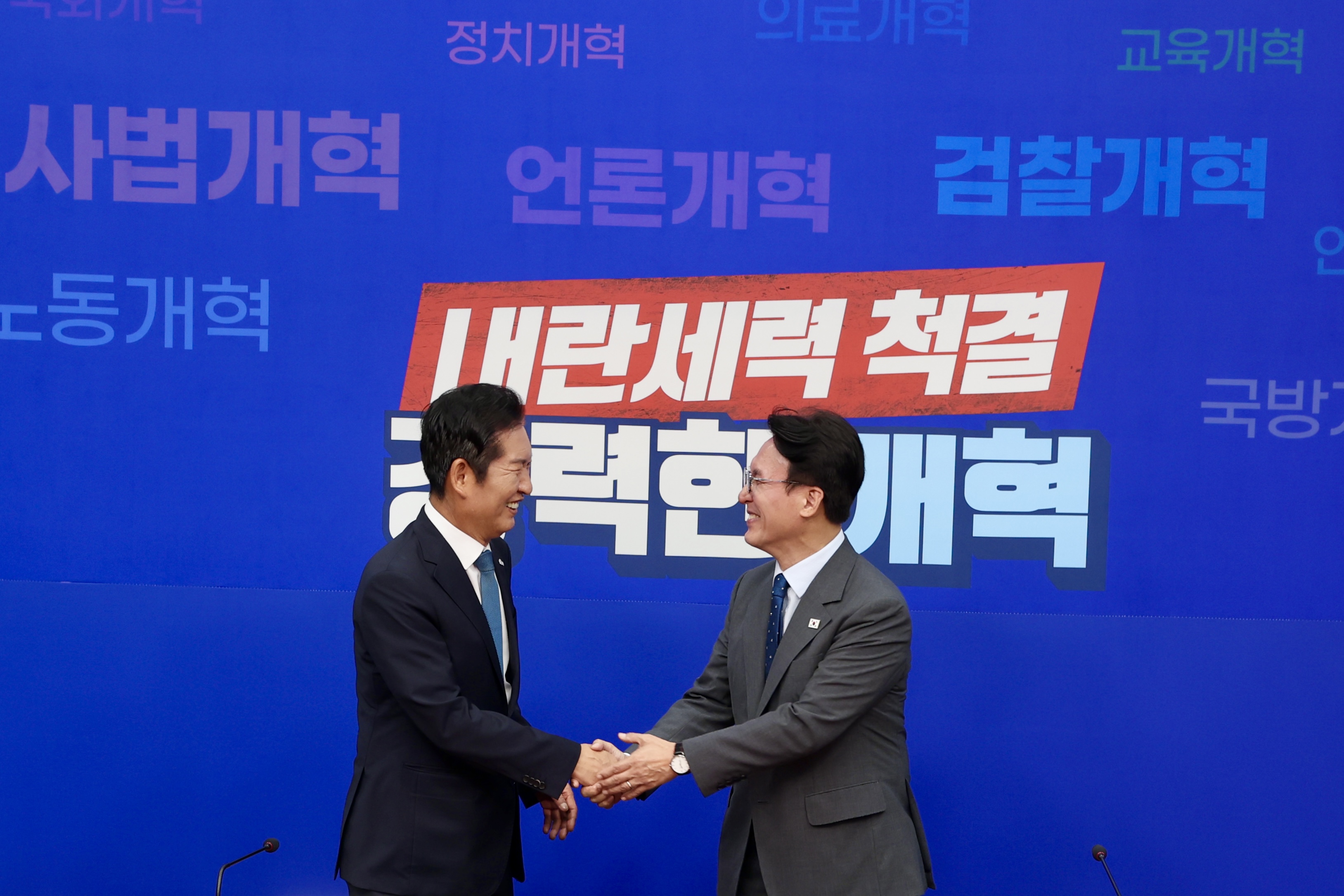 PM meets ruling party's leader