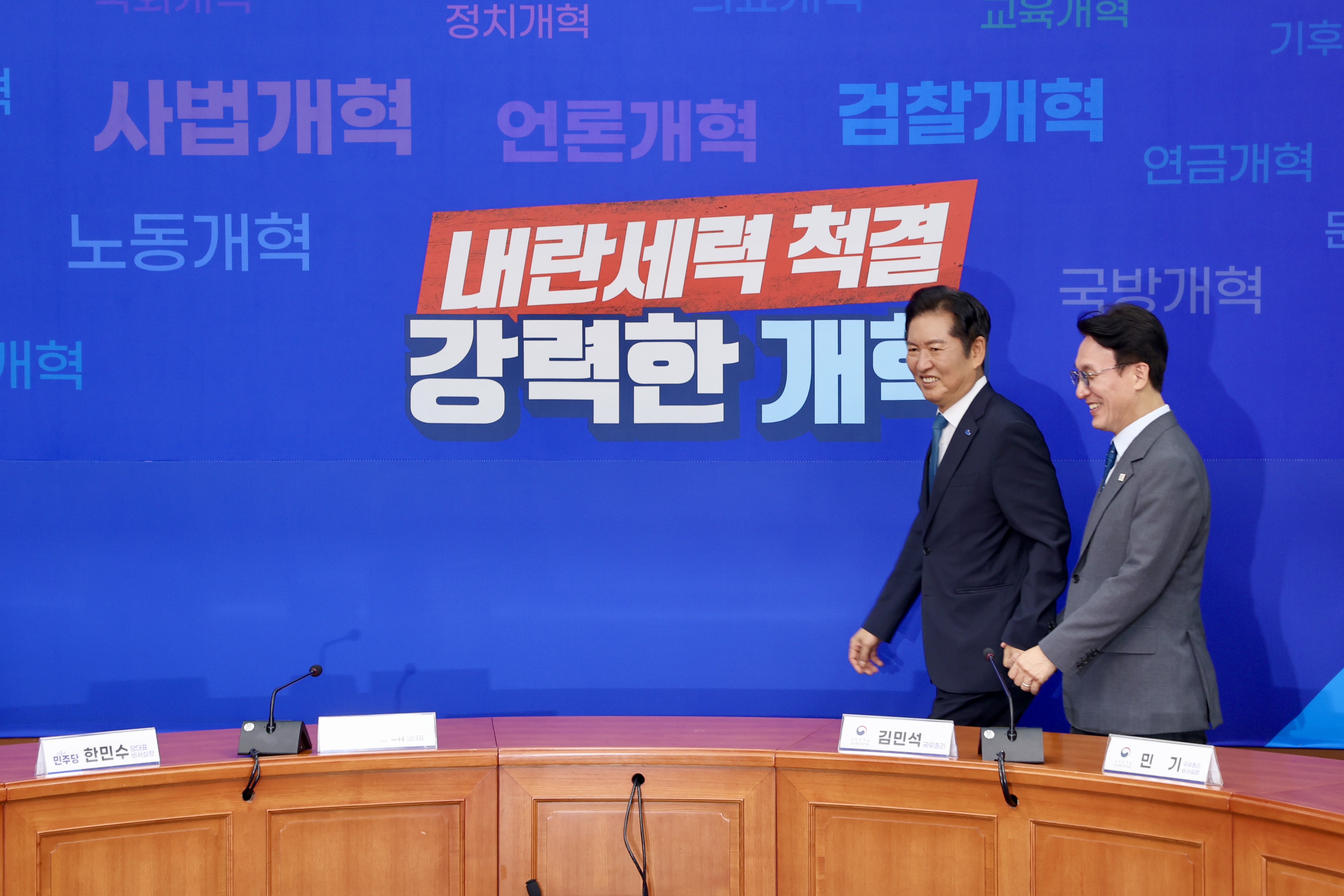 PM meets ruling party's leader