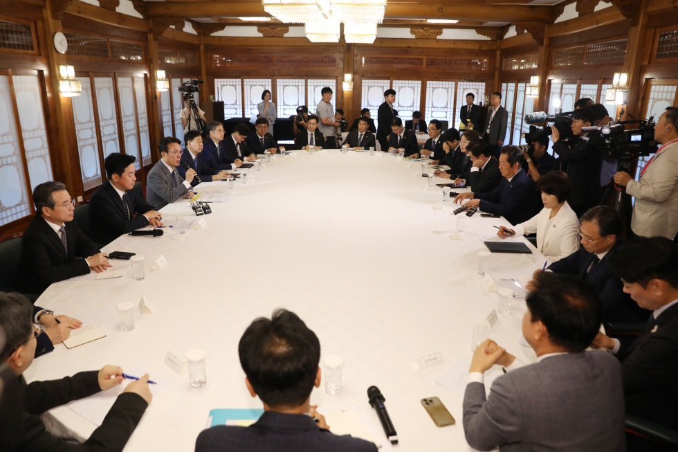 Ruling party-gov't meeting