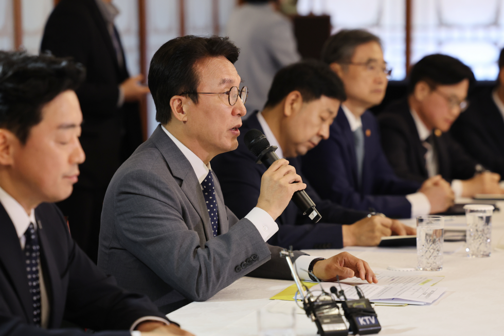 Ruling party-gov't meeting