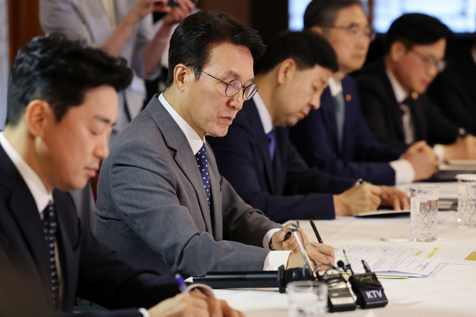Ruling party-gov't meeting