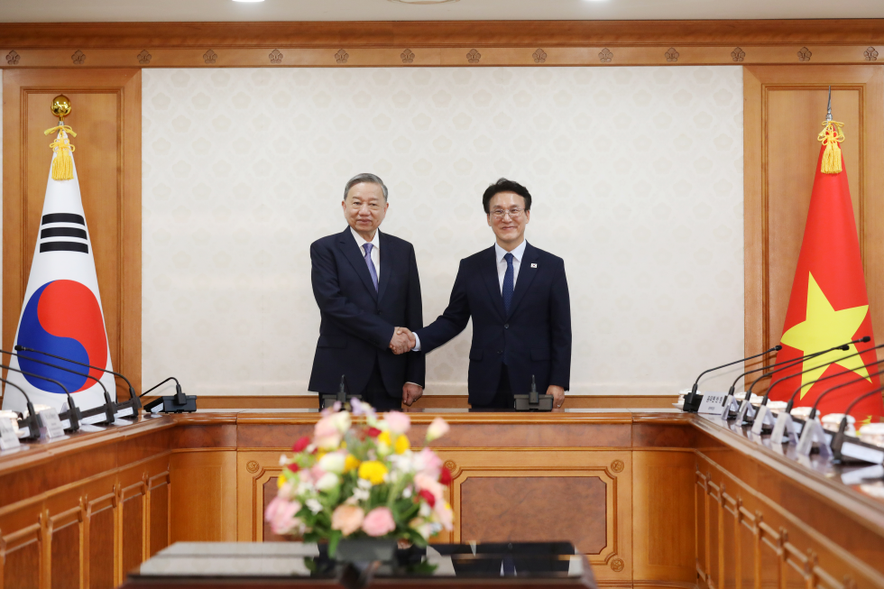 PM meets To Lam, secretary general of Vietnam's Communist Party