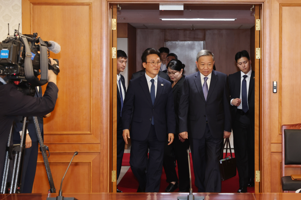 PM meets To Lam, secretary general of Vietnam's Communist Party
