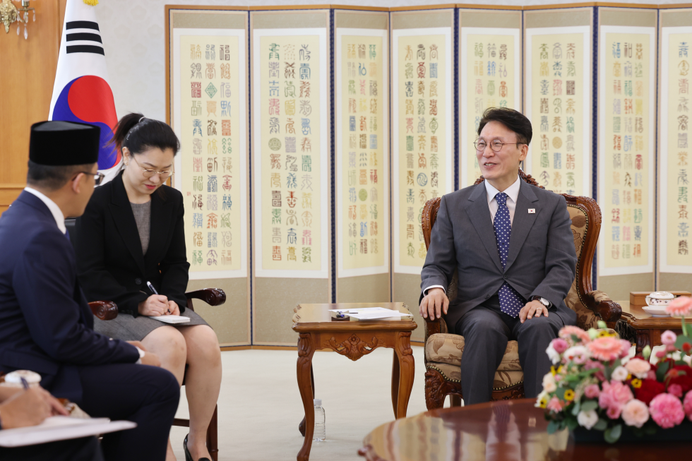 PM meets Sugiono, Minister of Foreign Affairs of Indonesia