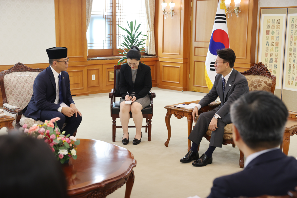 PM meets Sugiono, Minister of Foreign Affairs of Indonesia