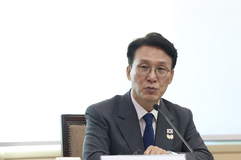 The 8th APEC Summit comprehensive review meeting