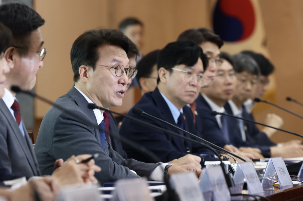 The 8th APEC Summit comprehensive review meeting
