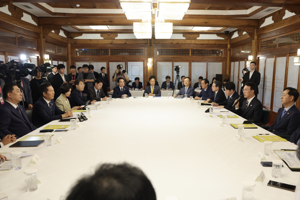 Ruling party-gov't meeting