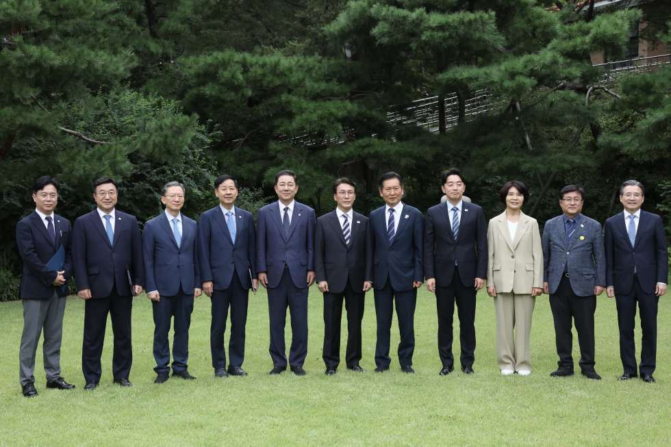 Ruling party-gov't meeting