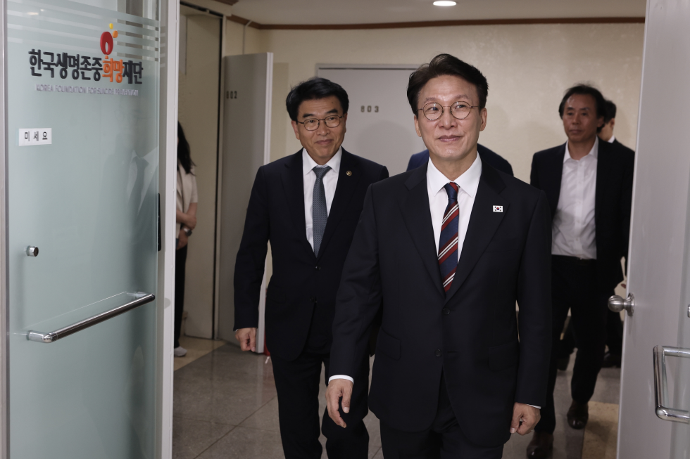 PM visits Korea Foundation for Suicide Prevention