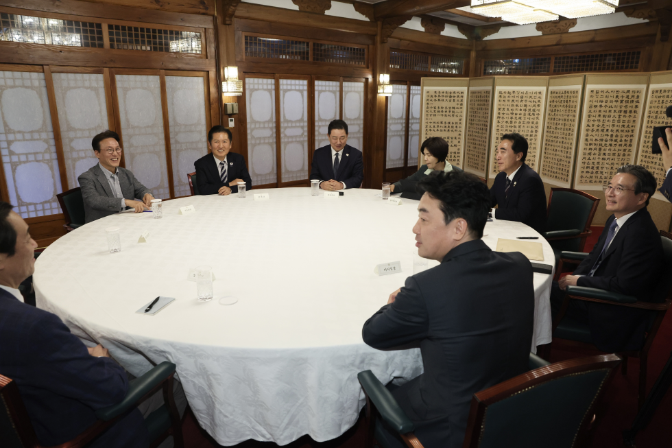 Ruling party-gov't meeting
