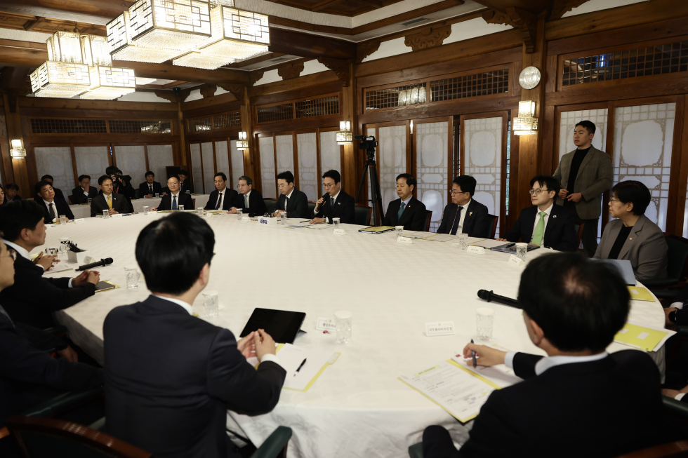 Ruling party-gov't meeting