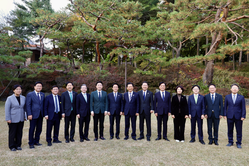 Ruling party-gov't meeting