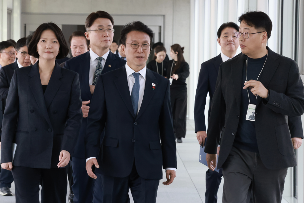 PM visits Naver data center