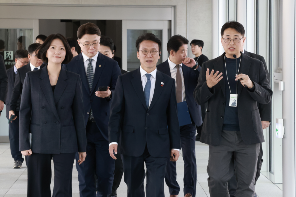 PM visits Naver data center