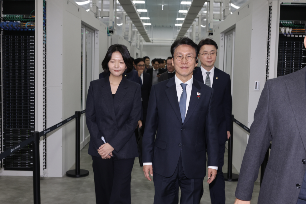 PM visits Naver data center