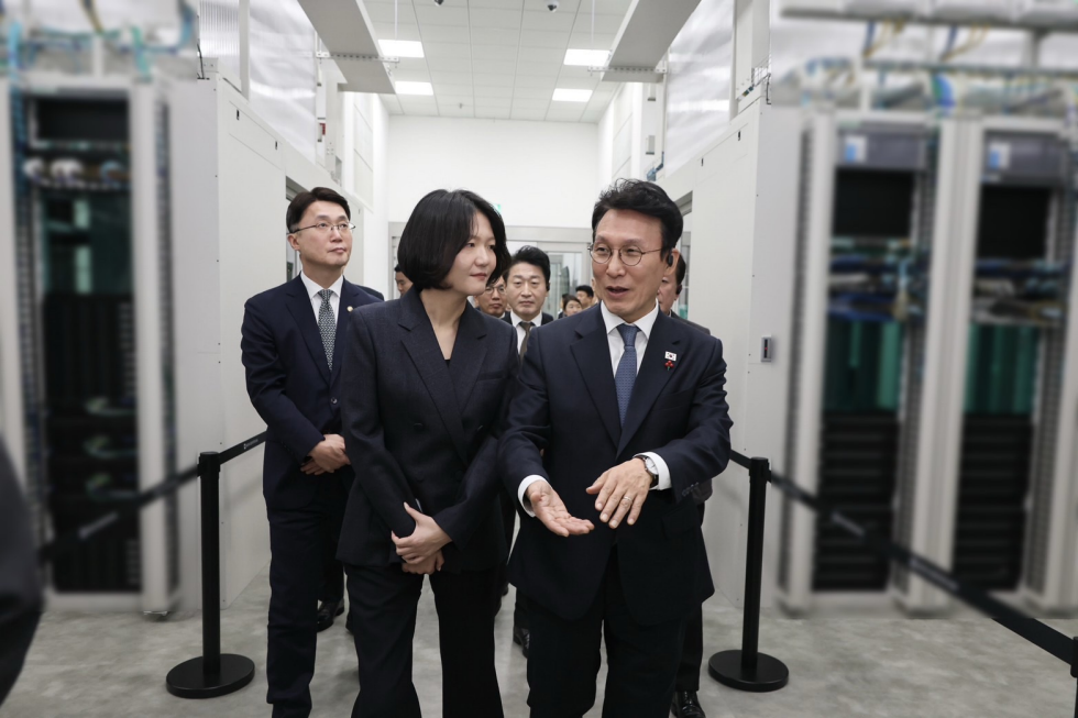 PM visits Naver data center