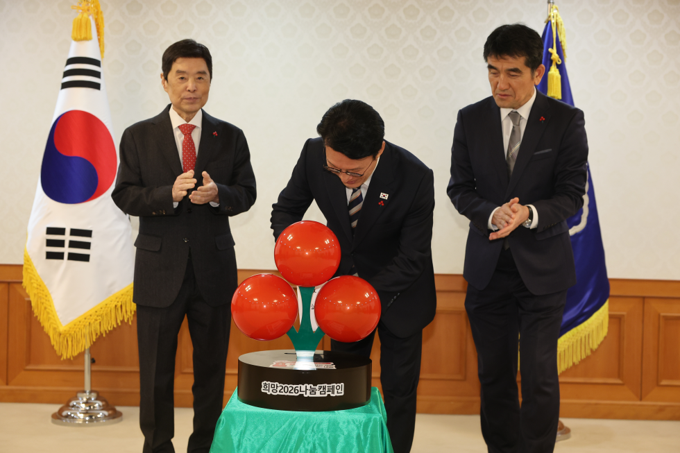 PM makes donation to charity group