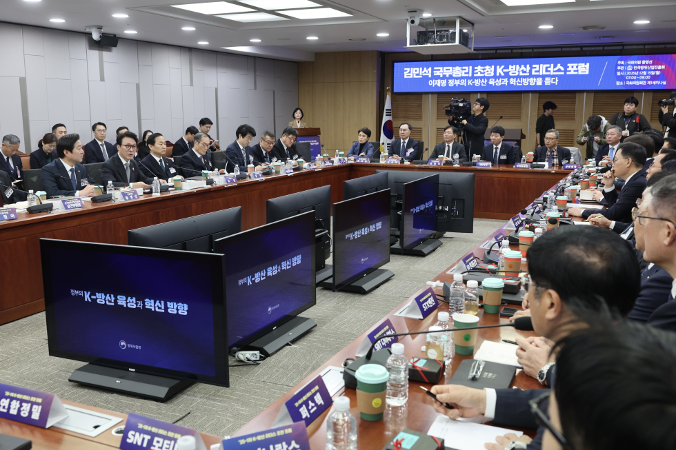 PM meets representatives of defense industry companies