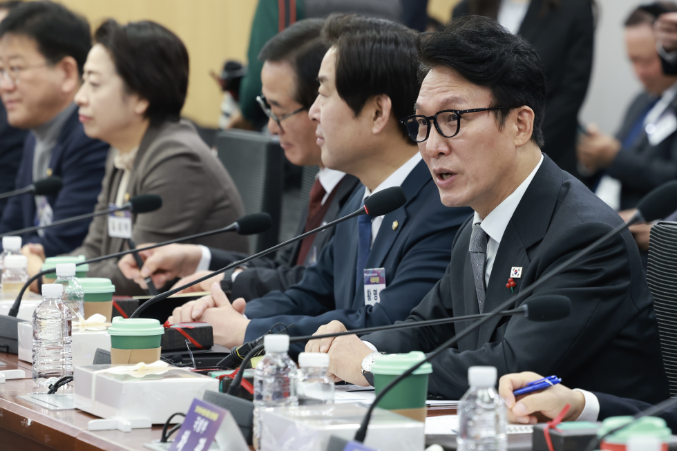 PM meets representatives of defense industry companies