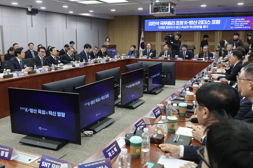 PM meets representatives of defense industry companies