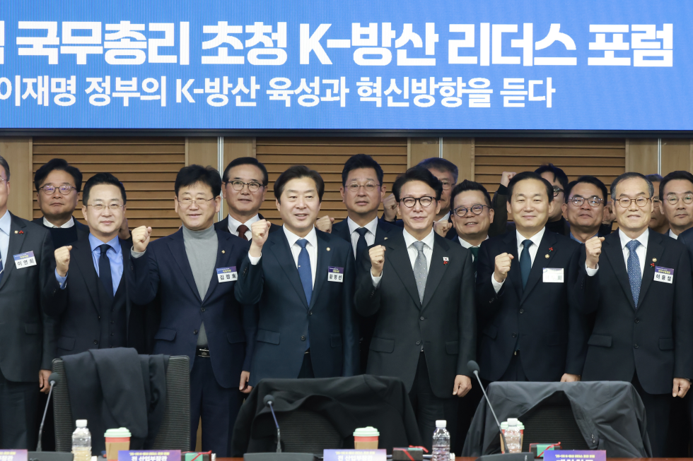 PM meets representatives of defense industry companies