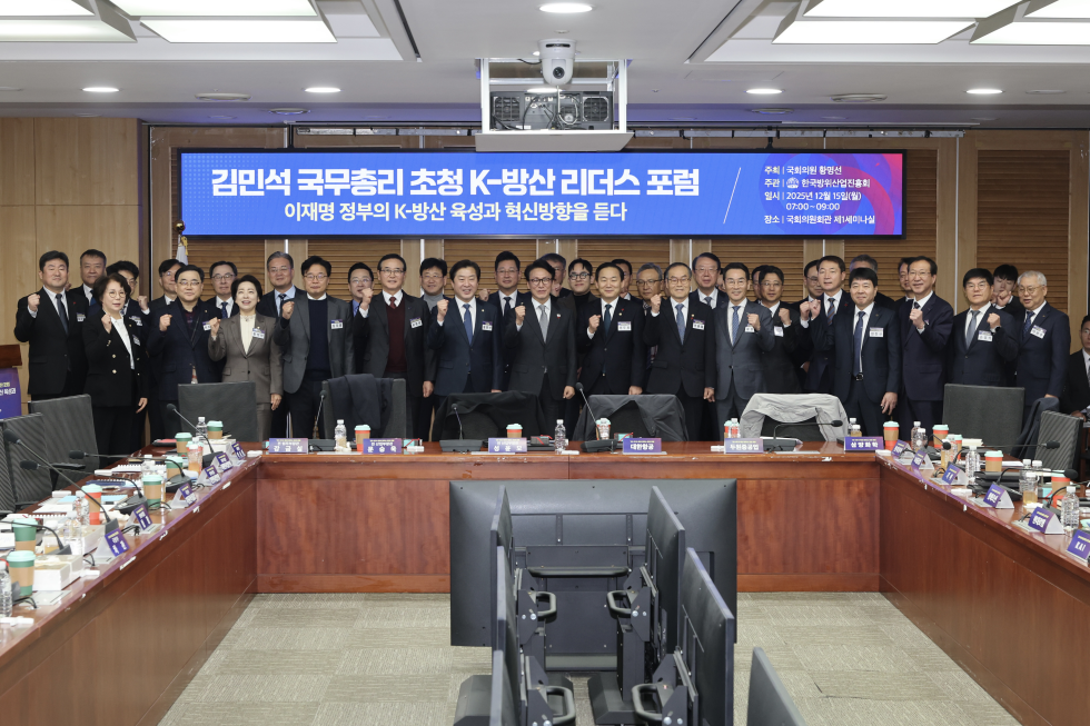 PM meets representatives of defense industry companies