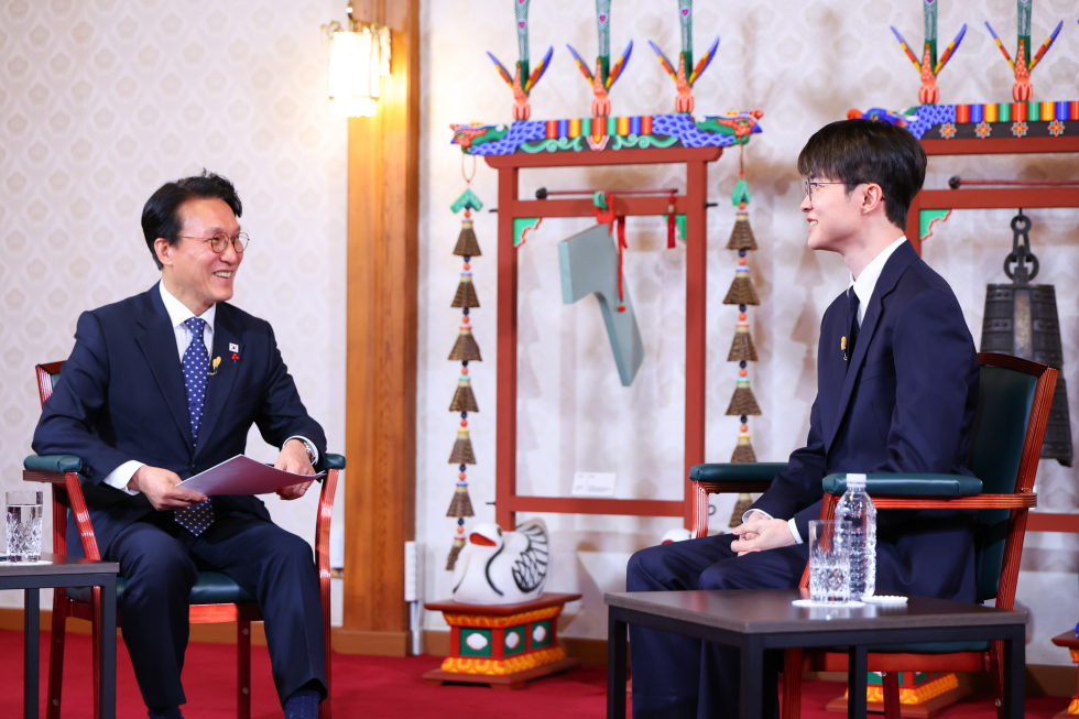 제7차 토론나라: 총리의 인터뷰