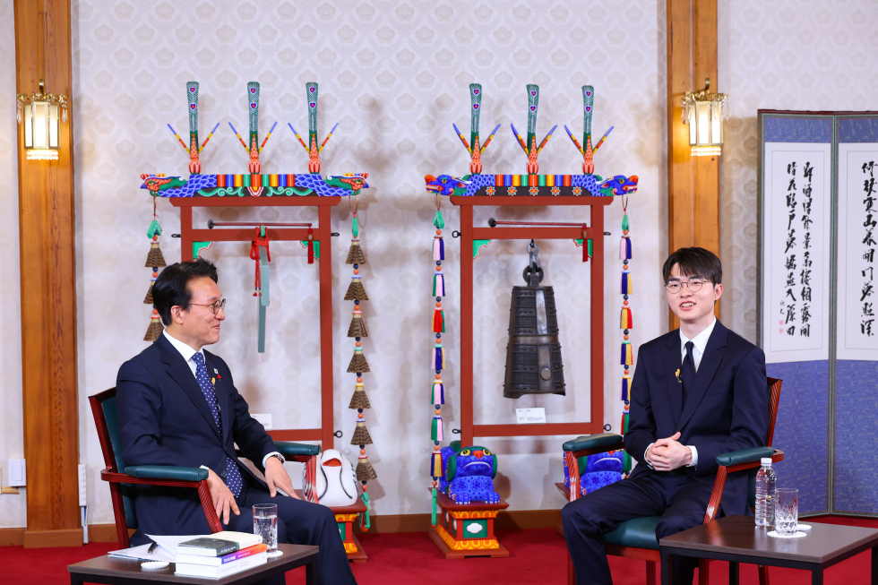 제7차 토론나라: 총리의 인터뷰