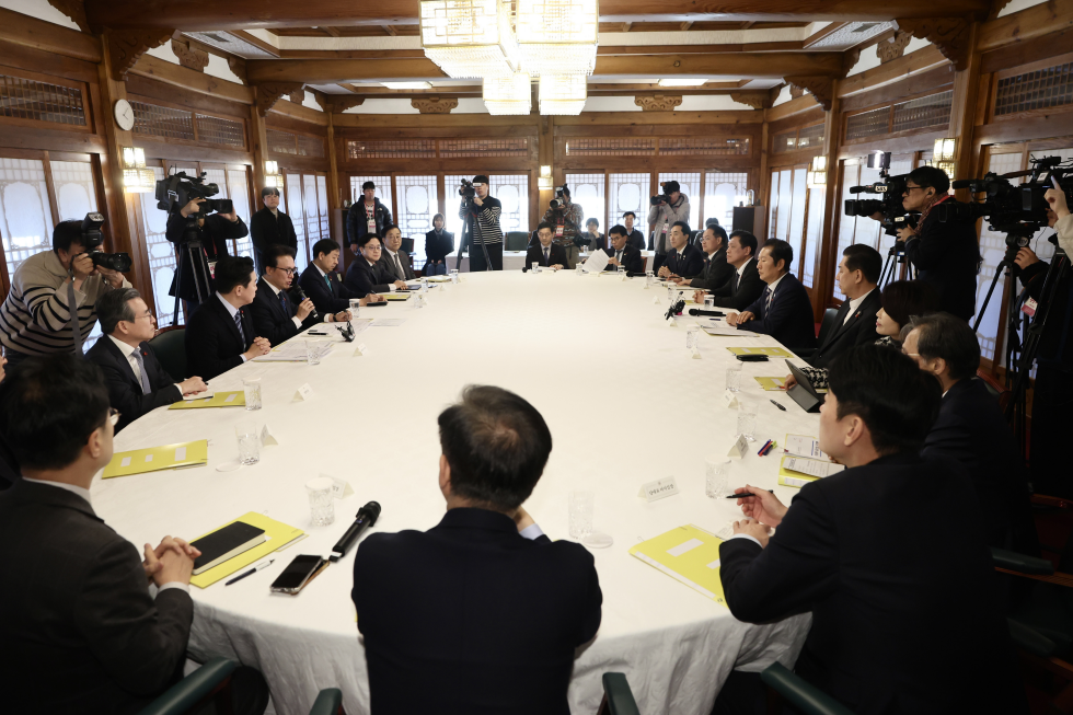 Ruling party-gov't meeting