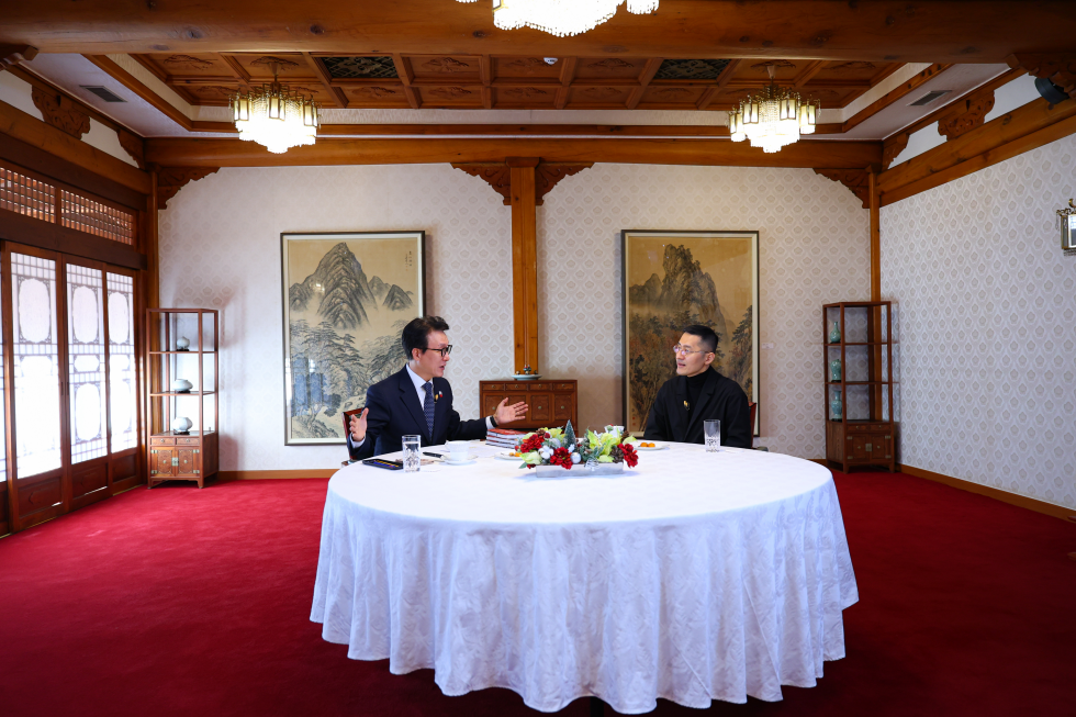 제8차 토론나라: 총리의 인터뷰