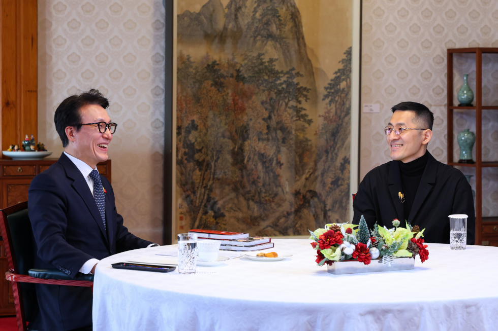 제8차 토론나라: 총리의 인터뷰