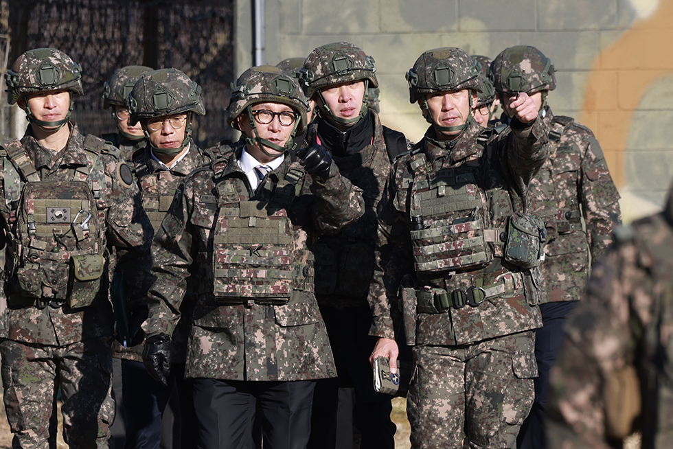 PM visits front-line Army unit