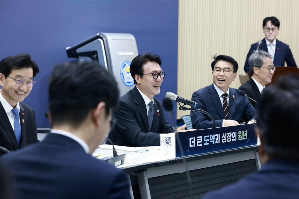 인사혁신처·법제처·식품의약품안전처·국가데이터처·지식재산처·원자력안전위원회 업무보고