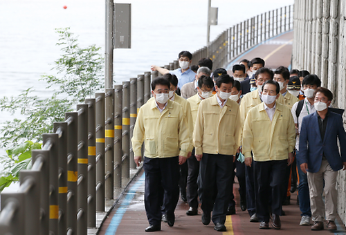 PM at Uiam Dam accident site