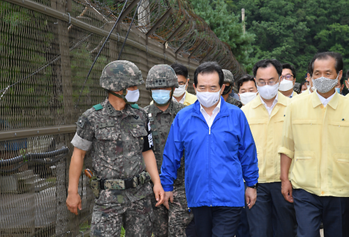 PM inspects flood-hit Army unit