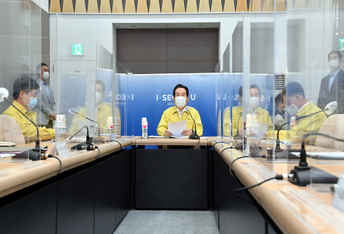 Meeting to discuss COVID-19 