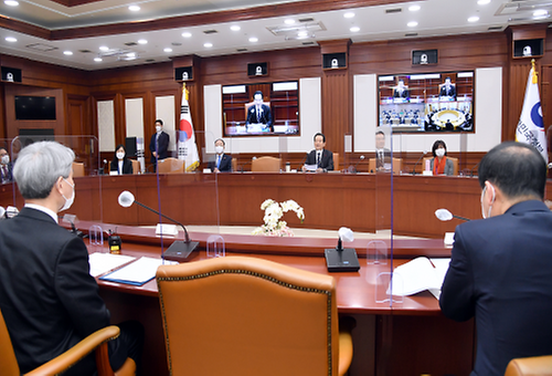 PM attends meeting on water resources