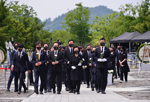 Memorial service held for ex-President Roh Moo-hyun