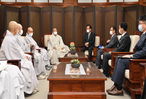 PM meets Buddhist leader