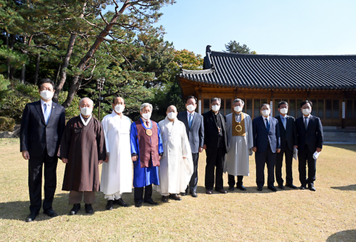 PM meets religious leaders