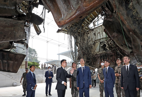 PM pays respects to fallen sailors of Cheonan